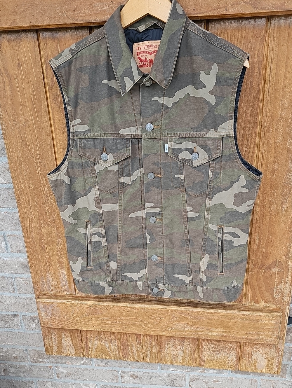 Levi's Men’s Quilted Camo Sleeveless Denim Vest - Green Camo